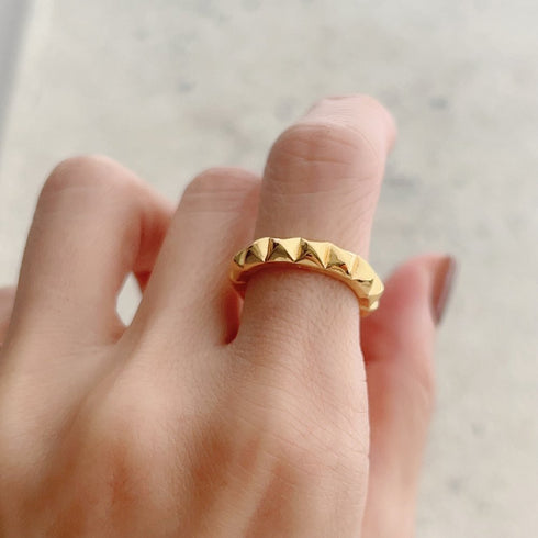 pyramid studs ring